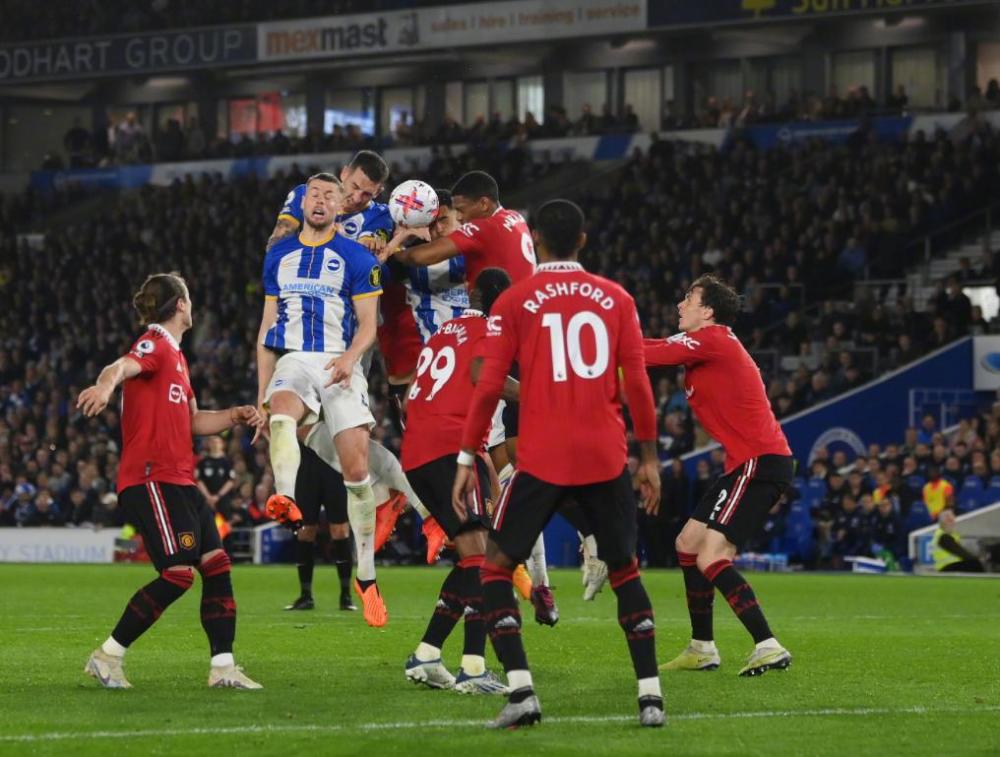  那不勒斯锋霸戴帽创纪录  